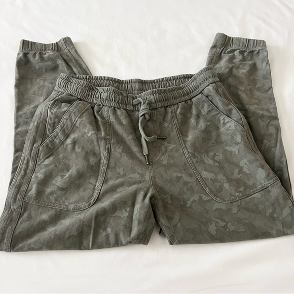 Athleta Farallon jogger women’s size 8 P green camo - Picture 5 of 8